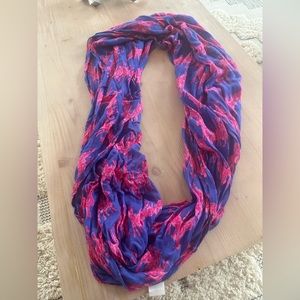Lily Pulitzer infinity giraffe pattern scarf